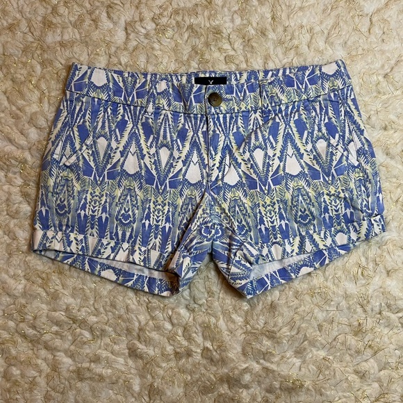 ⭐️American Eagle Blue Patterned Shorts - Picture 2 of 6